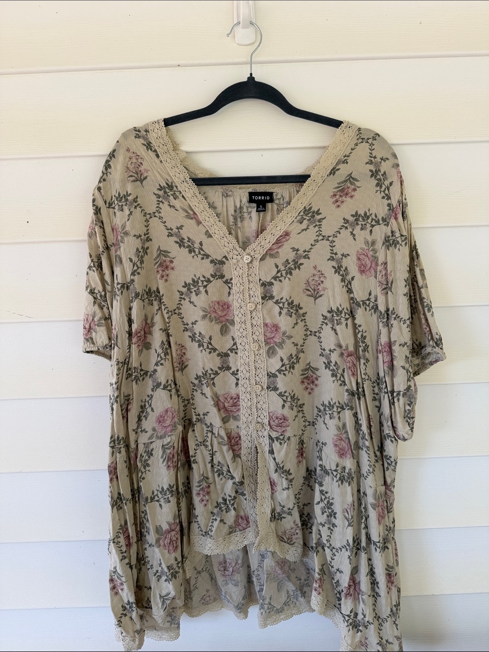 torrid Cream Floral Lace-Trim Button Tunic with Pink Roses